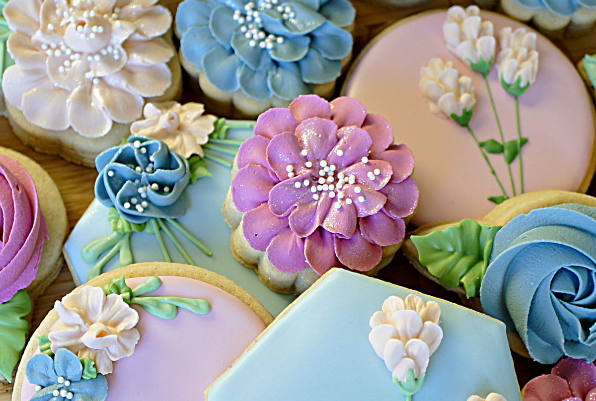 Floral Basics royal icing decorating course cover by Borderlands Bakery