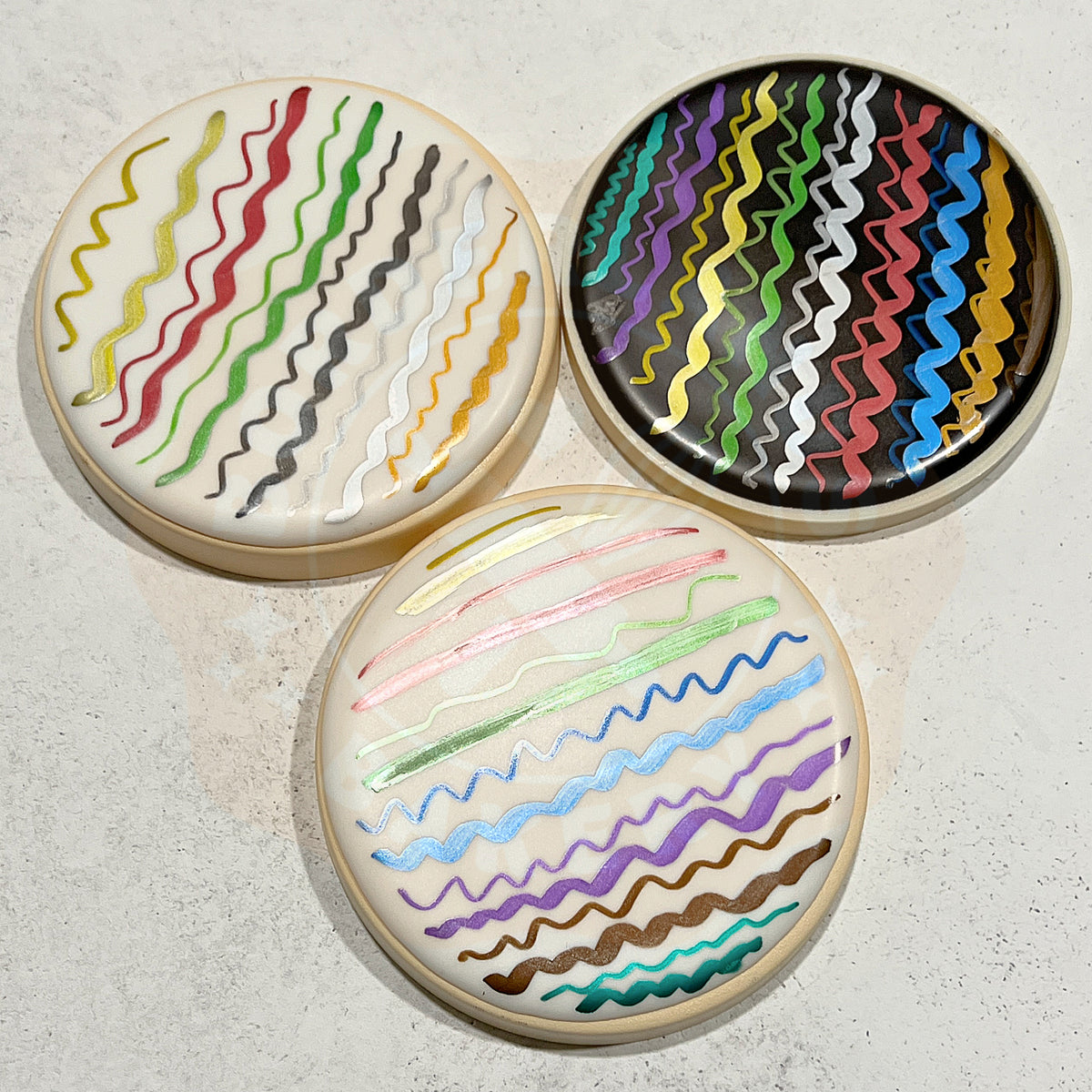 Metallic dual-tipped edible food markers for cookie and cake decorating