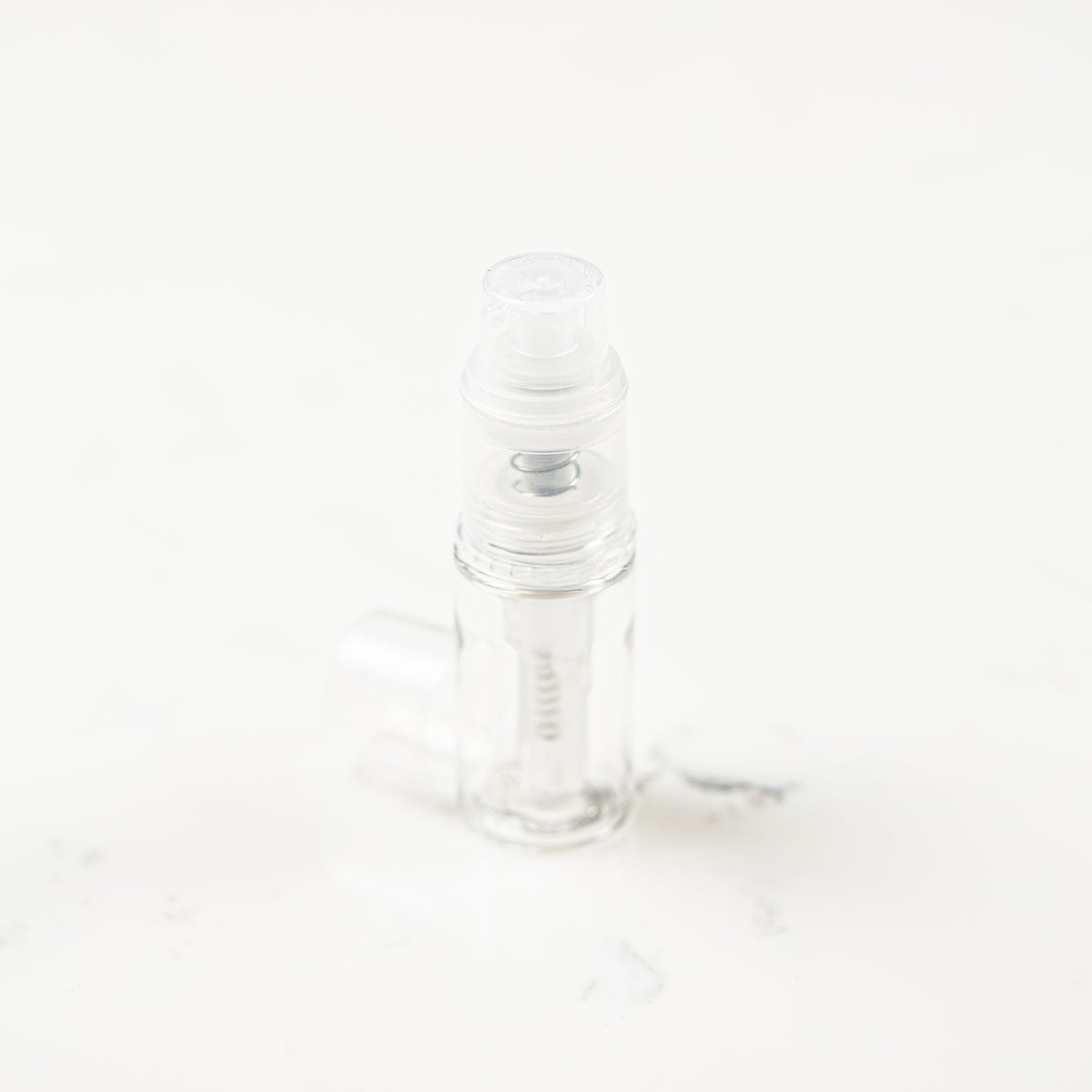 Refillable dry dust pump spray bottle for edible glitter and powder