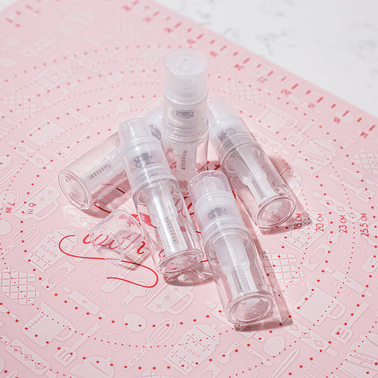 Refillable dry dust pump spray bottle for edible glitter and powder