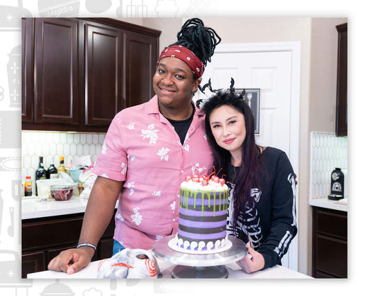 Intermediate cake decorating course cover image featuring seasonal decorated cakes